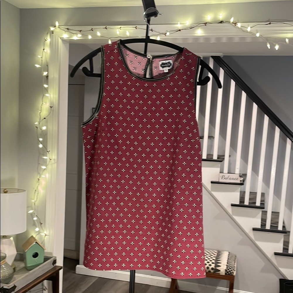 ⭐️ 5 items for $15 ⭐️

Red Sleeveless Top with Star Pattern